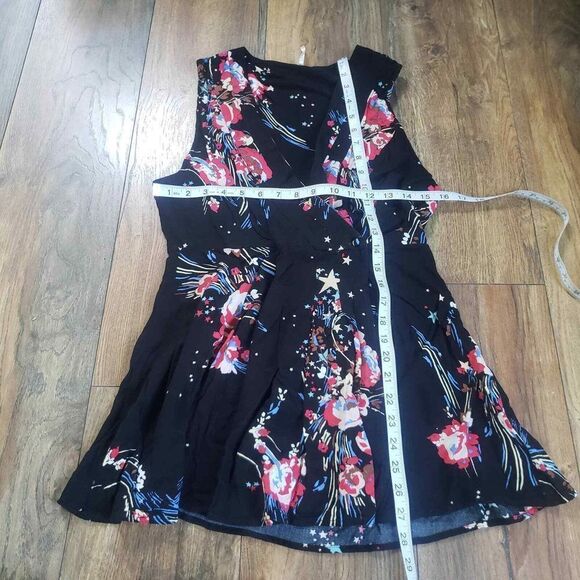 Free People Floral Sleeveless Wrap Tunic Top Size Small Black & Red - Picture 14 of 16
